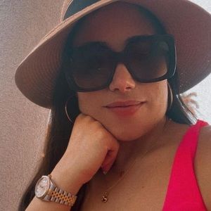 Meet your Posher, Daniela